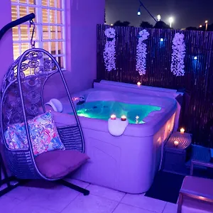 Apartment Private Jacuzzi Oasis With Mountain Views And Free Parking, Ponce